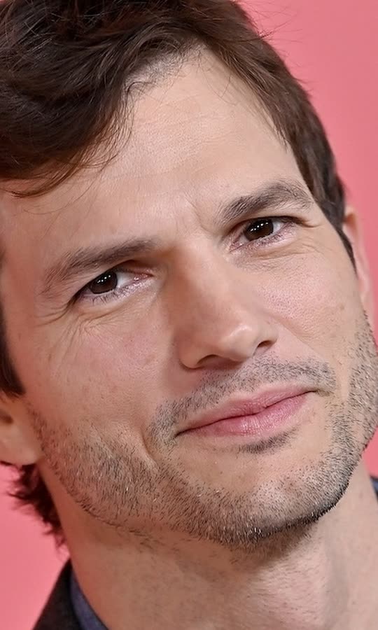 Ashton Kutcher Posts 'I'm Thankful for 'No...