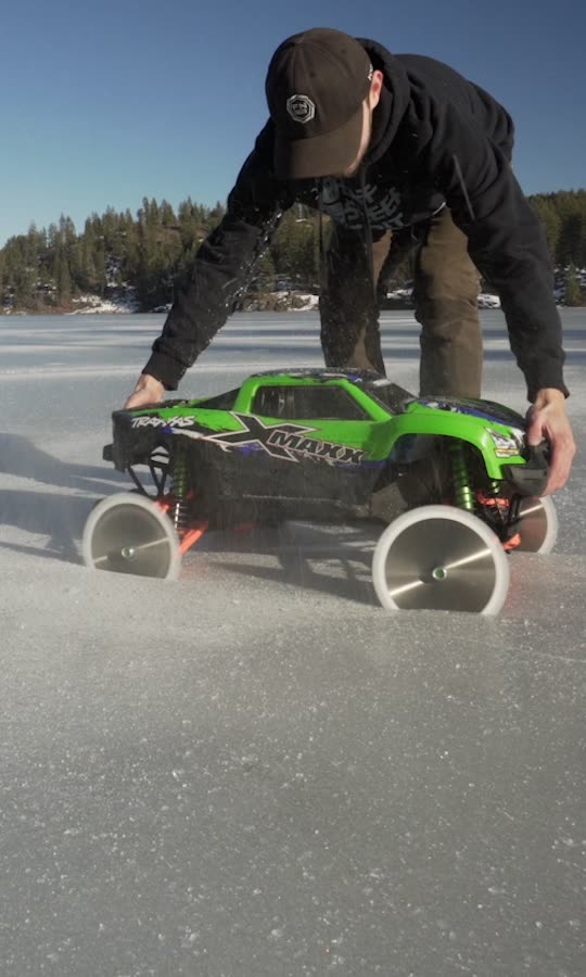RC Car with Razor Blade Wheels Cuts Through Ice! 😱