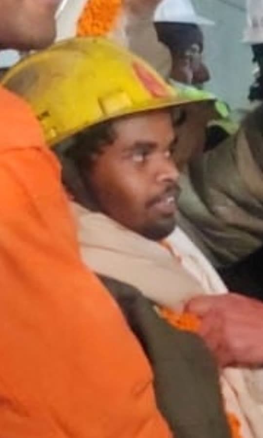 India: 41 workers rescued after weeks trapped