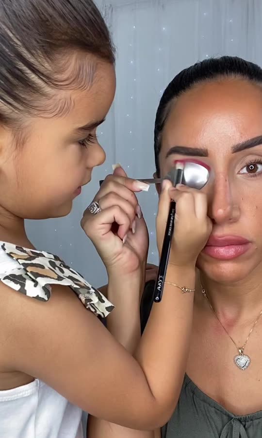 This 5 Year Old Makeup Artist Will Blow Your Mind